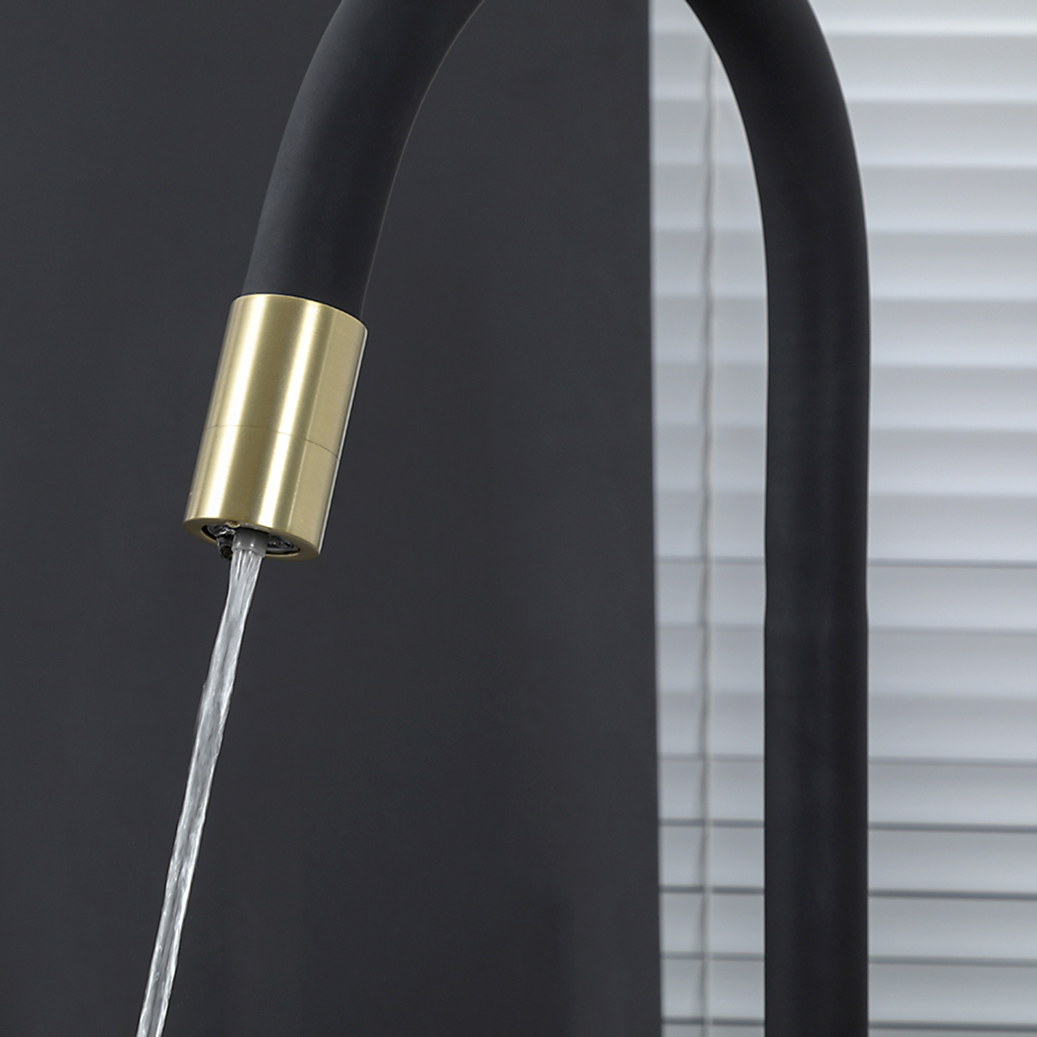 Смеситель для кухни с подключением фильтра Gappo G4398-33 золото-черный