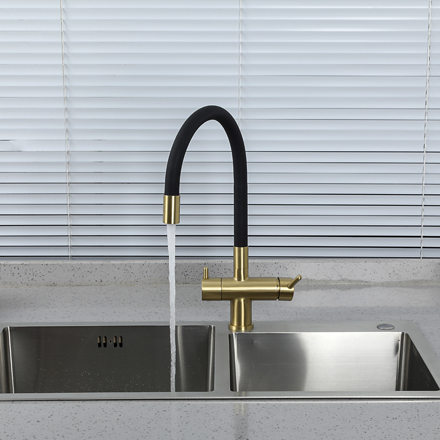 Смеситель для кухни с подключением фильтра Gappo G4398-33 золото-черный
