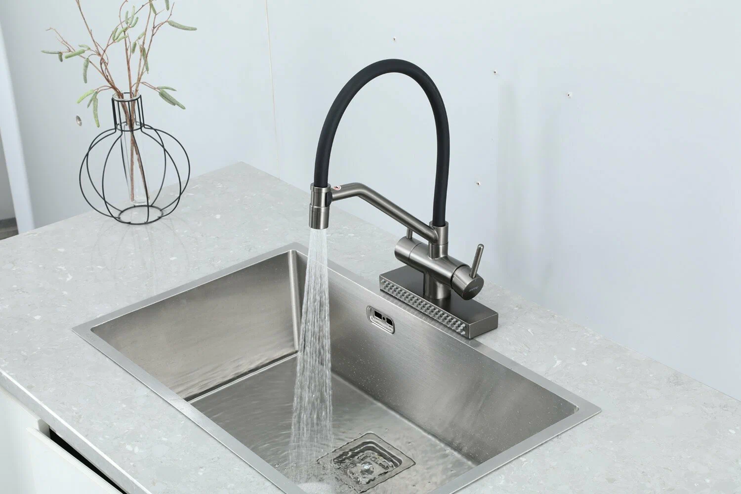 Смеситель для кухни с водопадом Gappo G4098-9 оружейная сталь