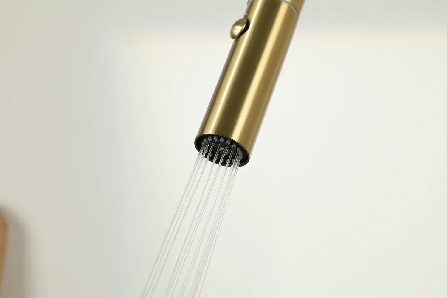 Вытяжной смеситель для кухни Gappo G4398-43 золотой сатин