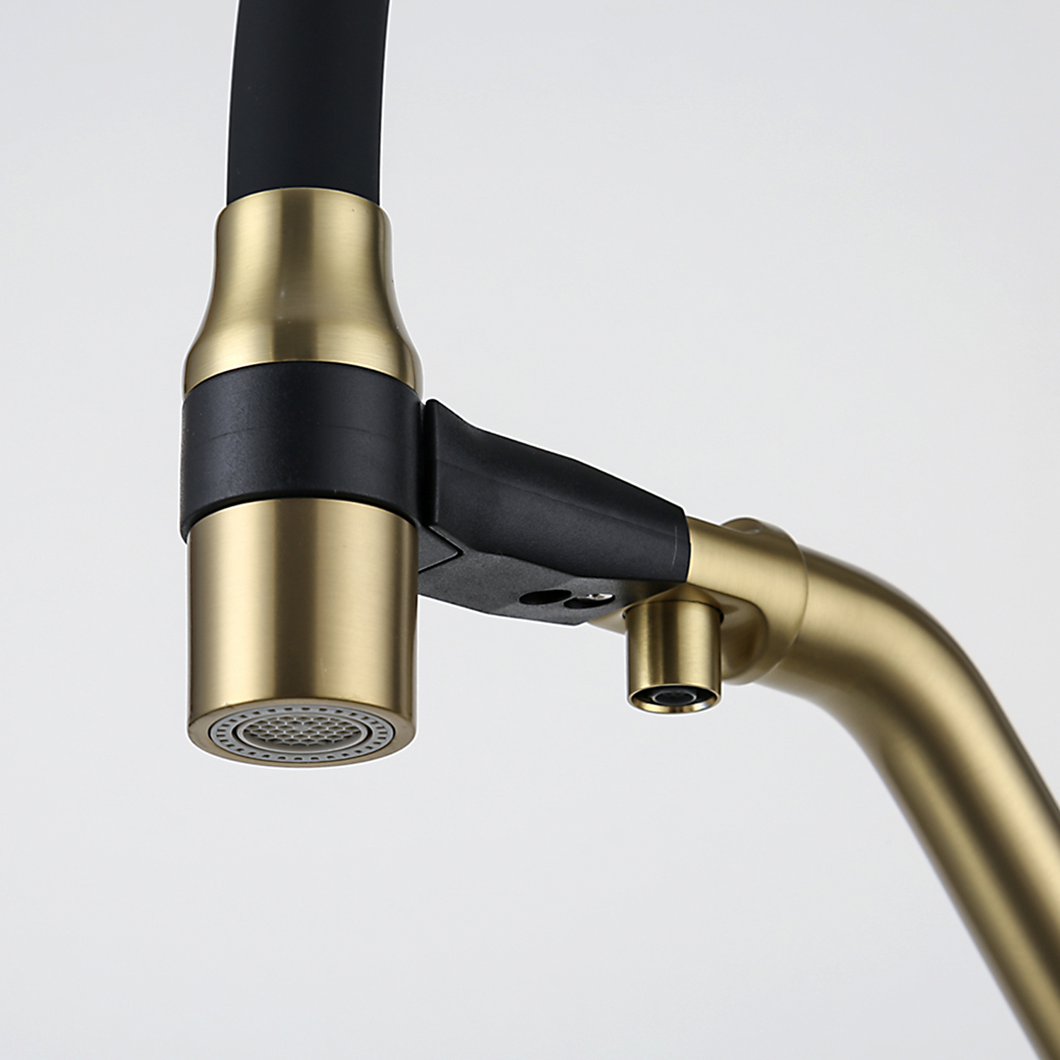 Смеситель для кухни с гибким изливом и фильтром Gappo G4398-83 золото-черный