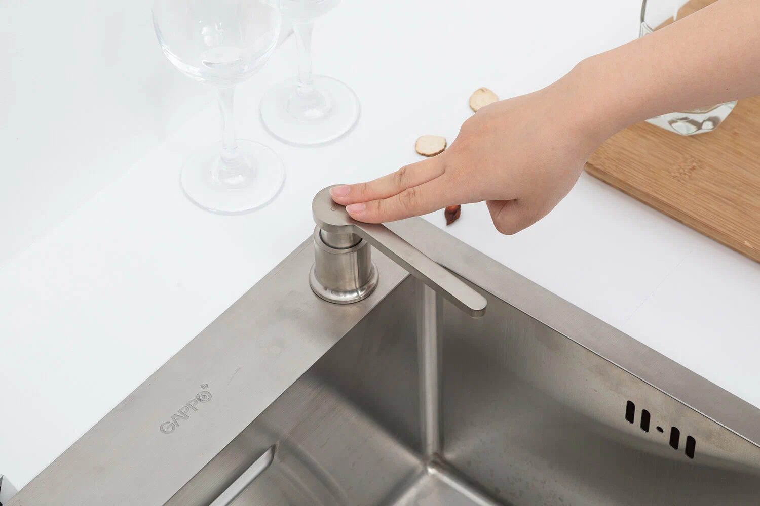 Дозатор жидкого мыла Gappo G406-5 сатин