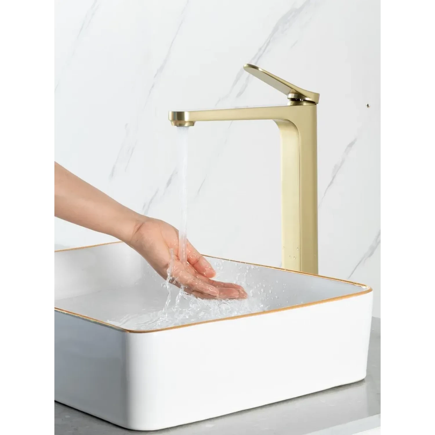 Смеситель для раковины Gappo G10-3 G1010-23 золотой сатин