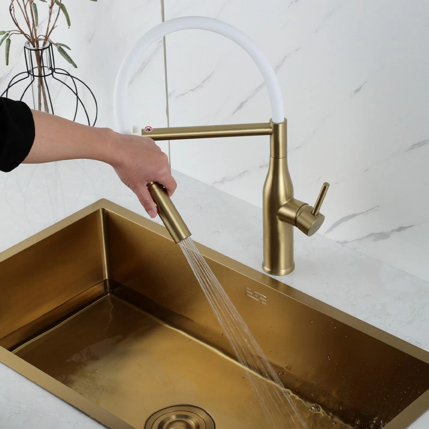 Смеситель для кухни Gappo G4098-23 золотой сатин