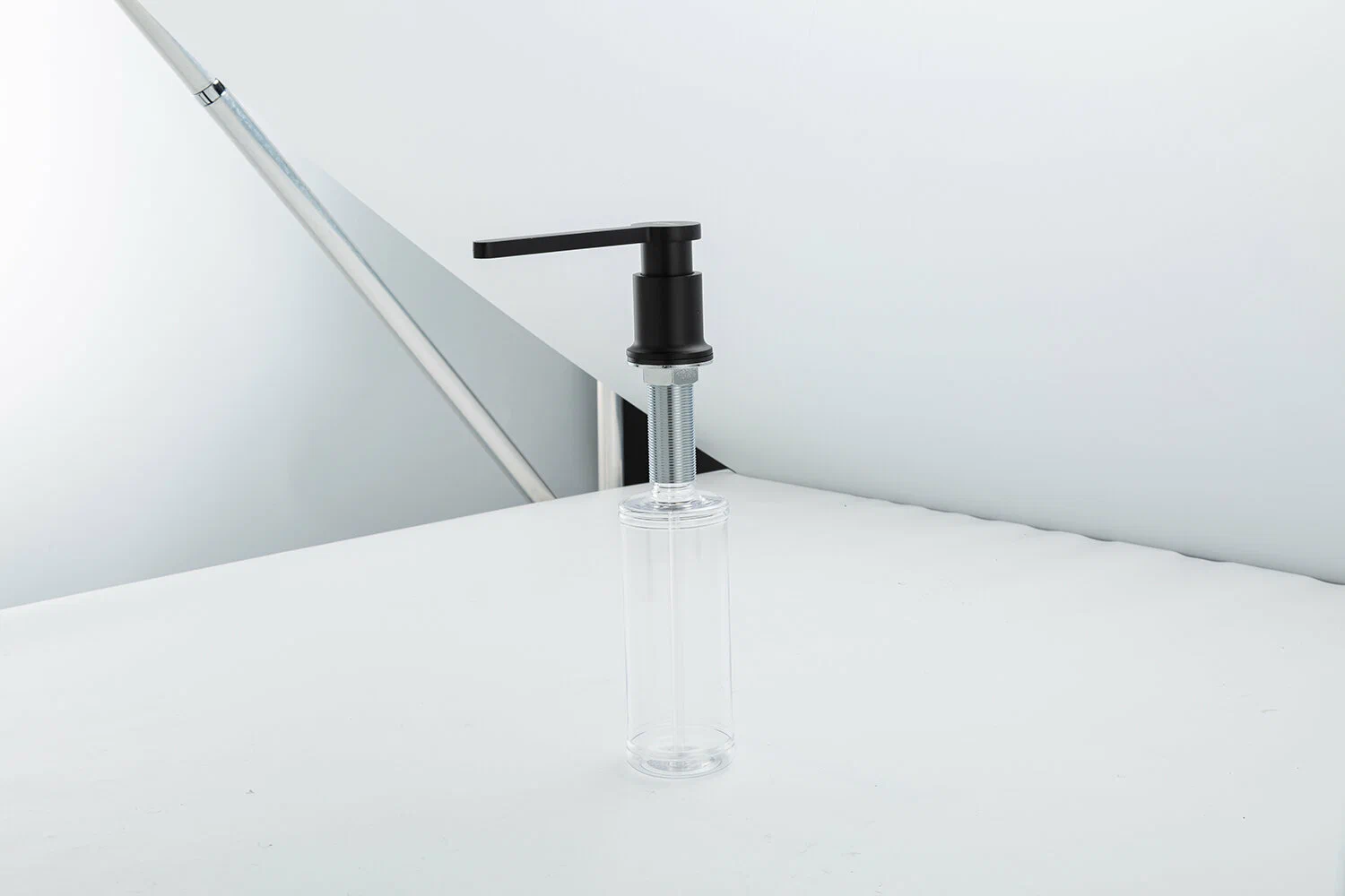 Дозатор жидкого мыла Gappo G406-6 черный