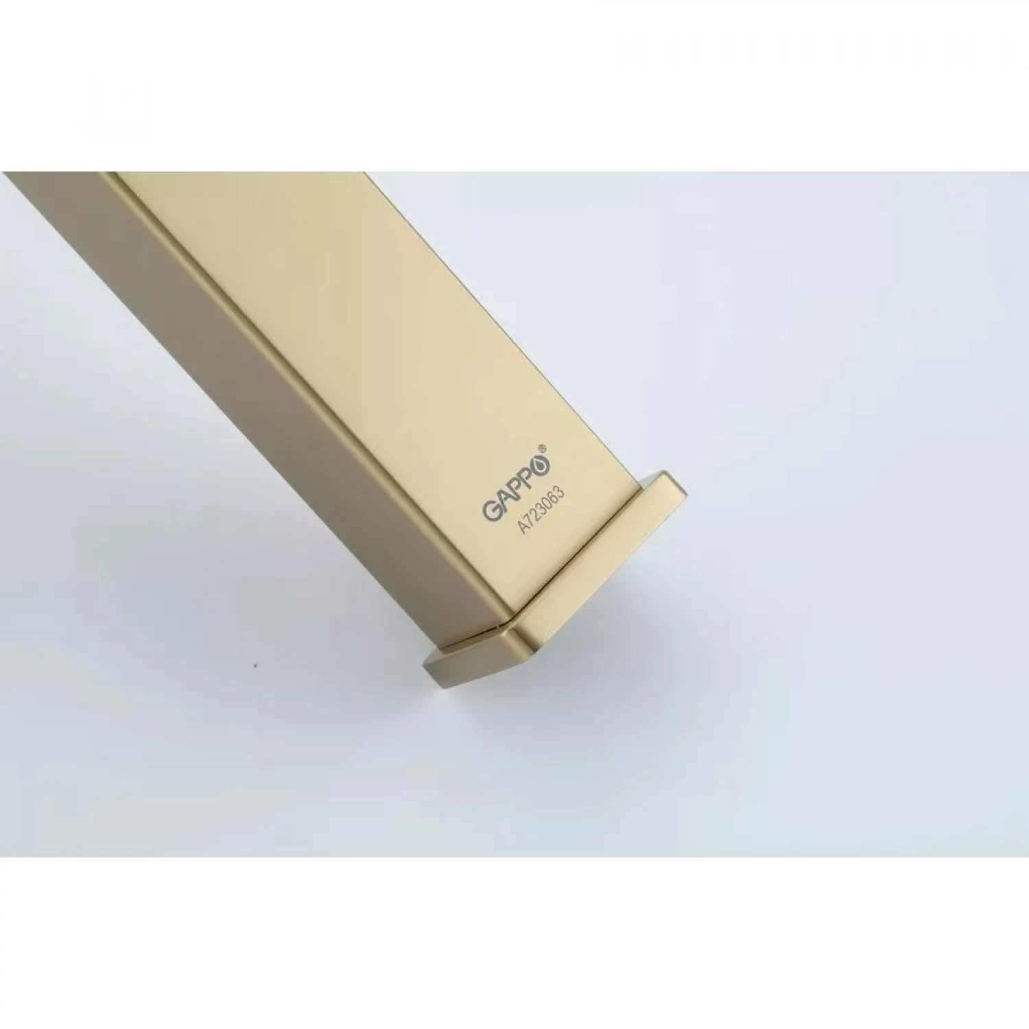 Высокий смеситель для раковины Gappo G17-3 G1017-32 золотой сатин