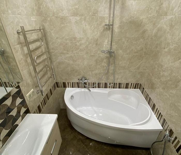 Ванна из литьевого мрамора Castone Диана 159x98 правая (с панелью)