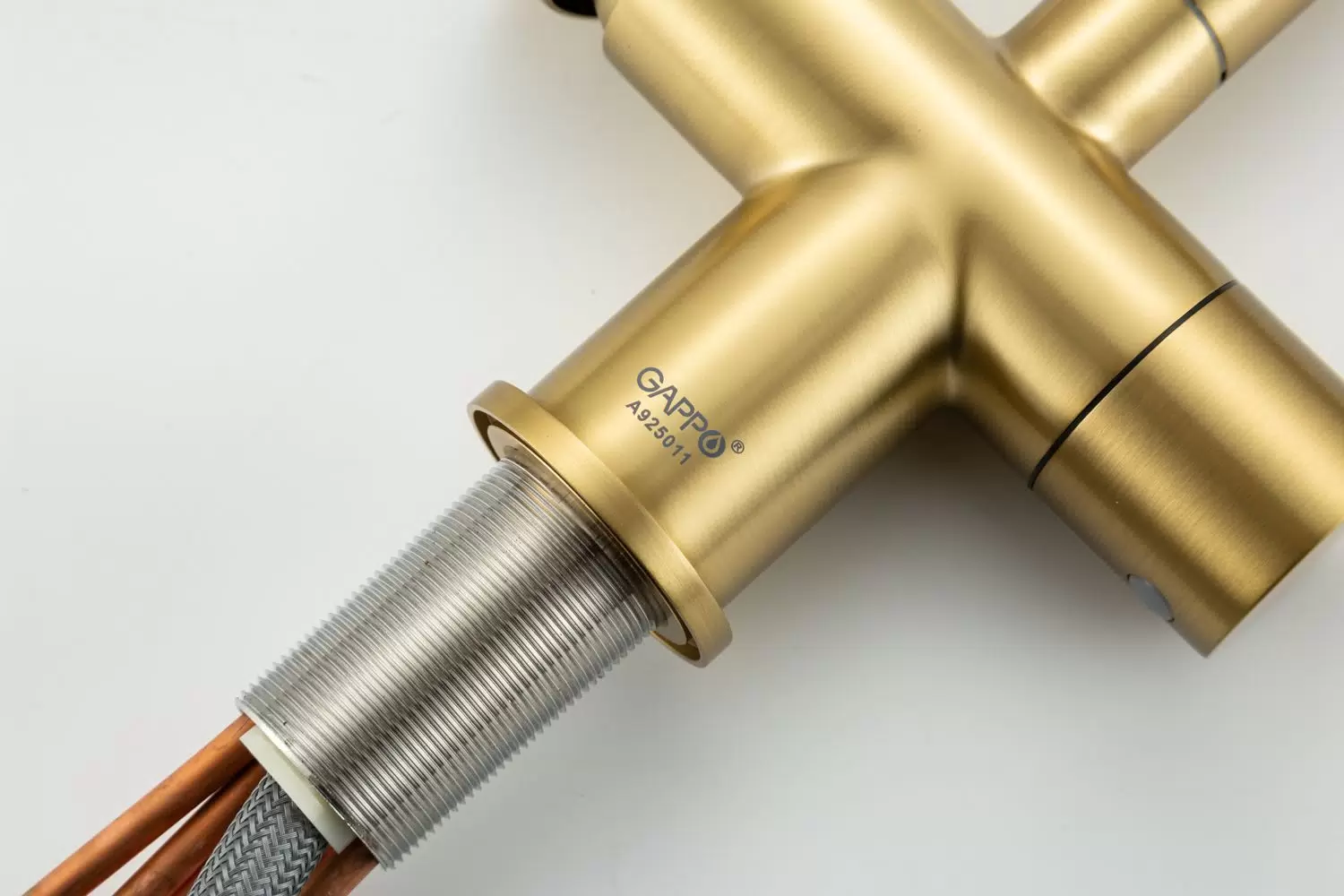 Вытяжной смеситель для кухни с фильтром Gappo G97 G4397-73 золотой сатин