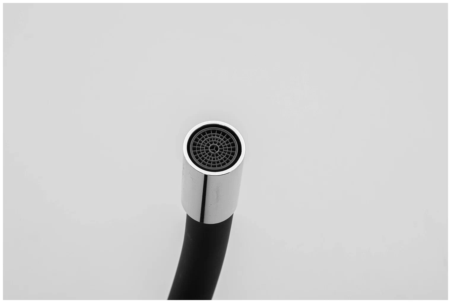 Смеситель для кухни с гибким изливом Frud R43151-6 черный-хром