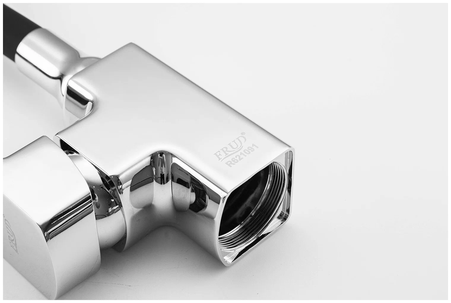 Смеситель для кухни с гибким изливом Frud R43151-6 черный-хром