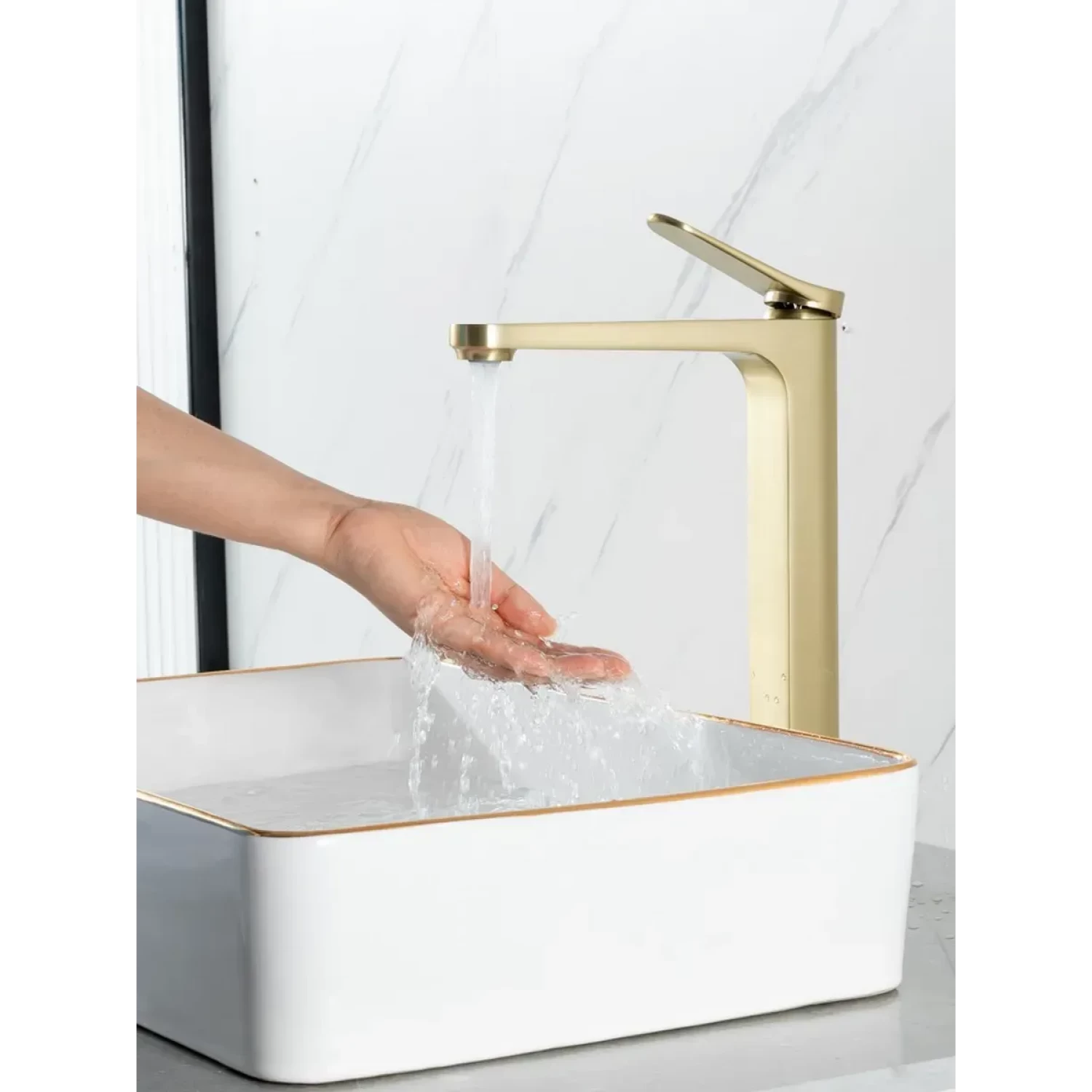 Смеситель для раковины Gappo G10-3 G1010-23 золотой сатин