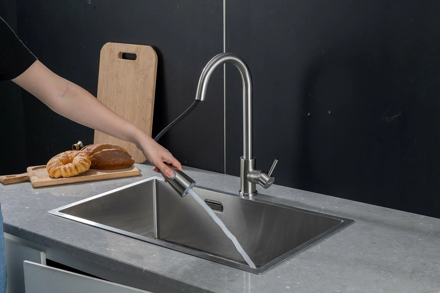 Вытяжной смеситель для кухни Frap H991 F60991-5 сатин