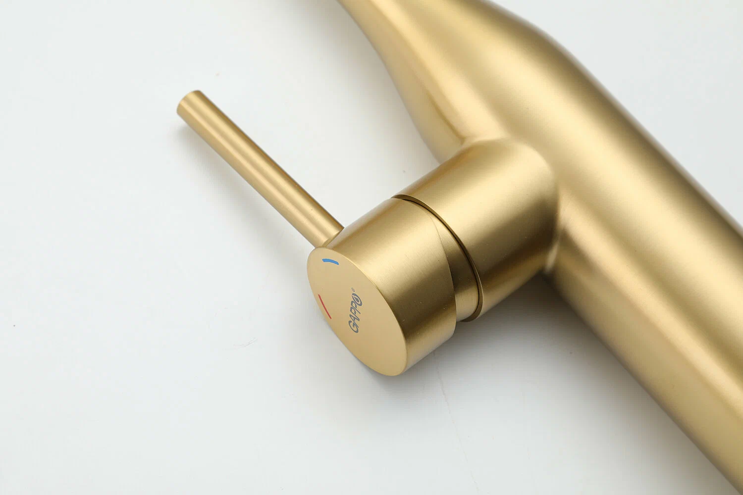 Вытяжной смеситель для кухни Gappo G4398-43 золотой сатин