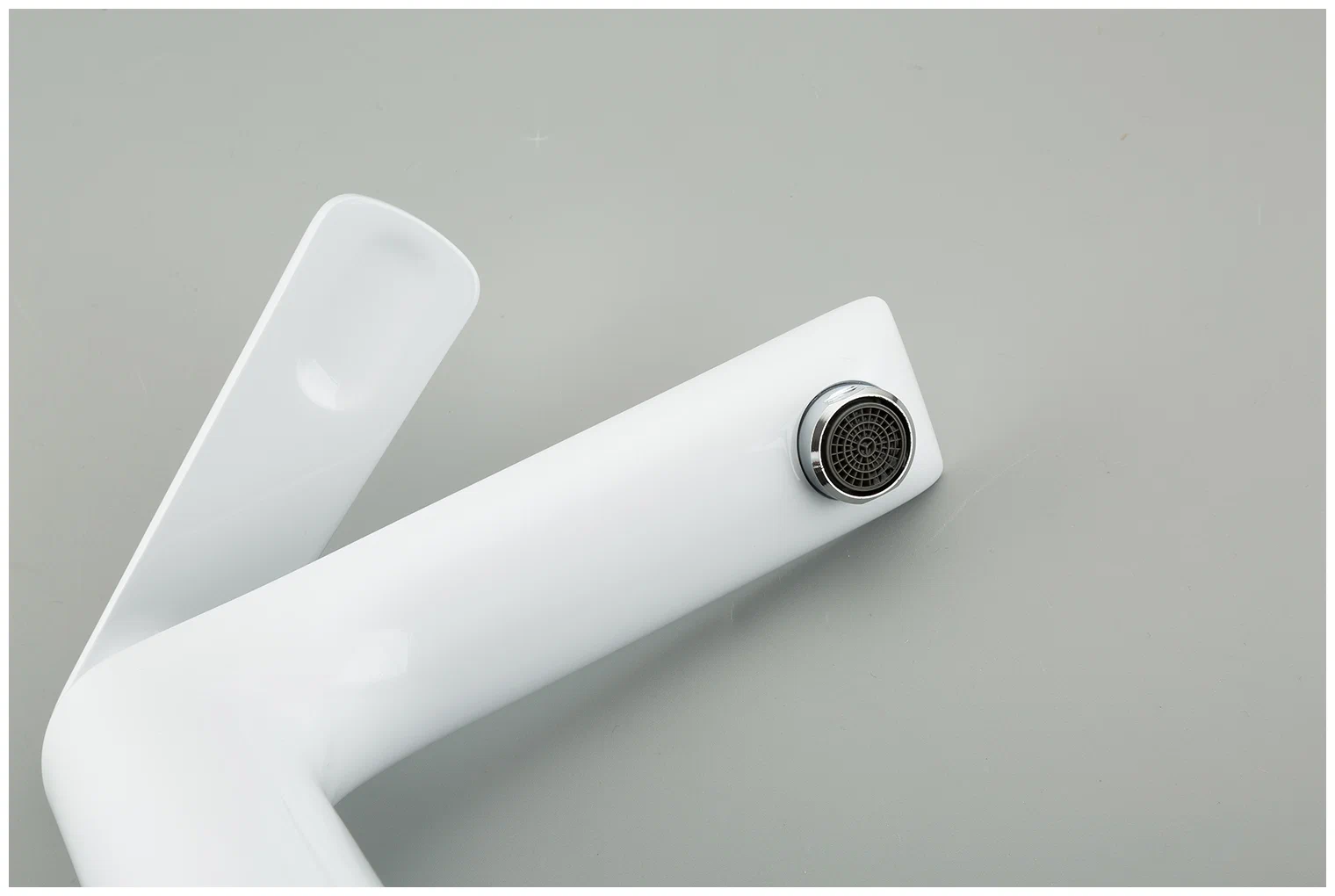 Высокий смеситель для раковины Frap F1052-56 белый-хром