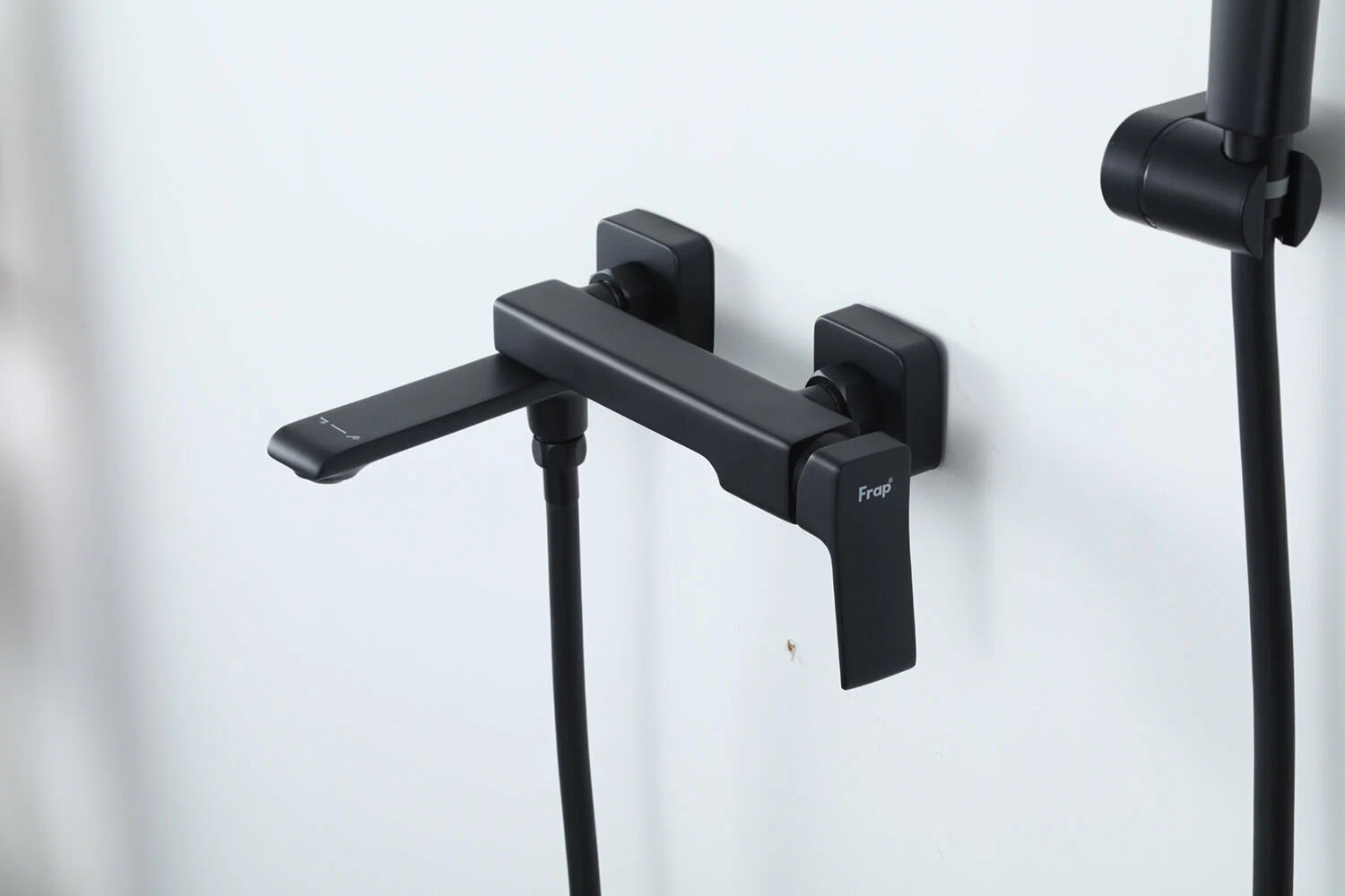 Смеситель для ванны Frap H84-6 F3284-6 черный