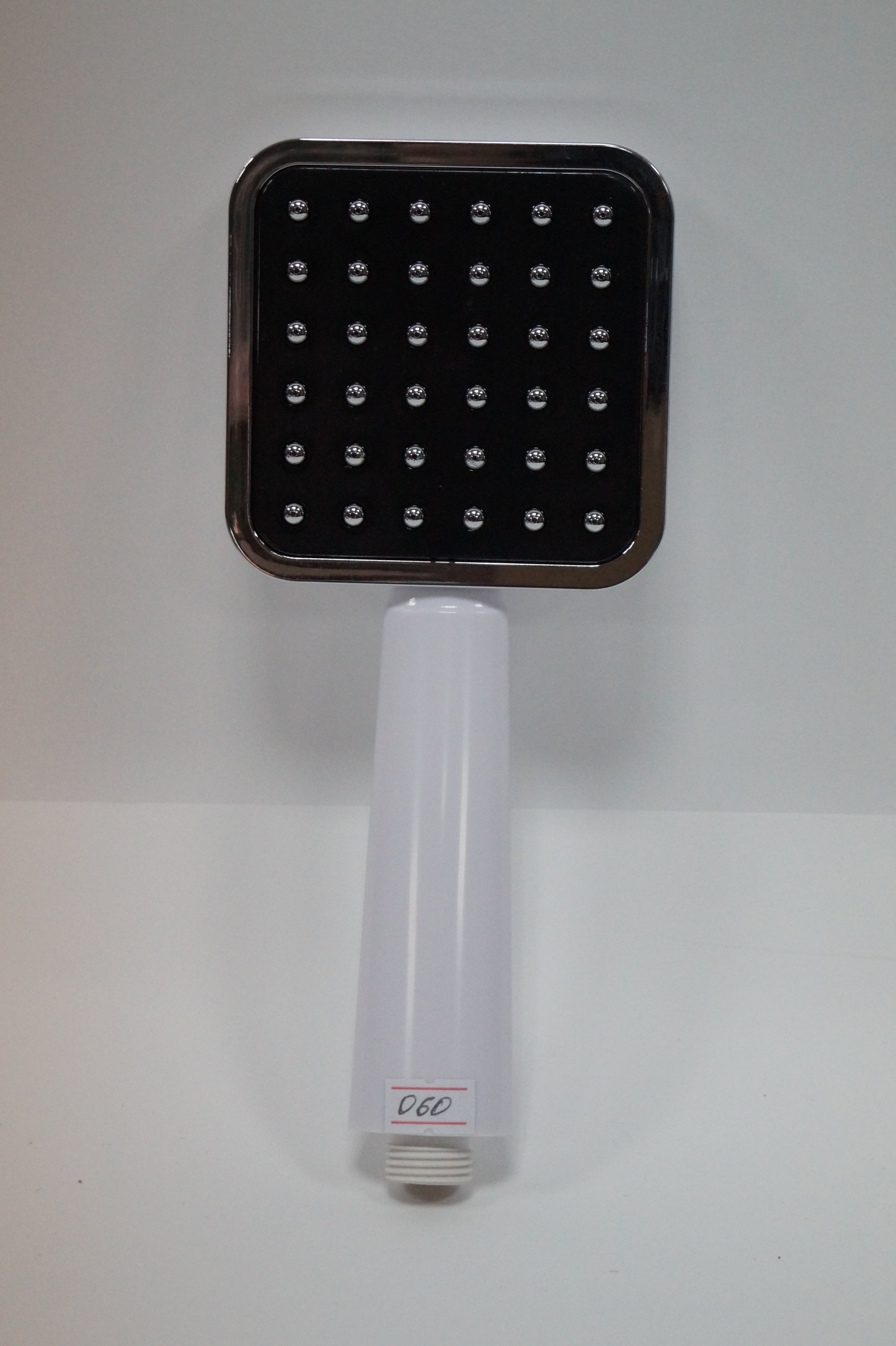 АА-060, Белая лейка с черной и хром вставкой