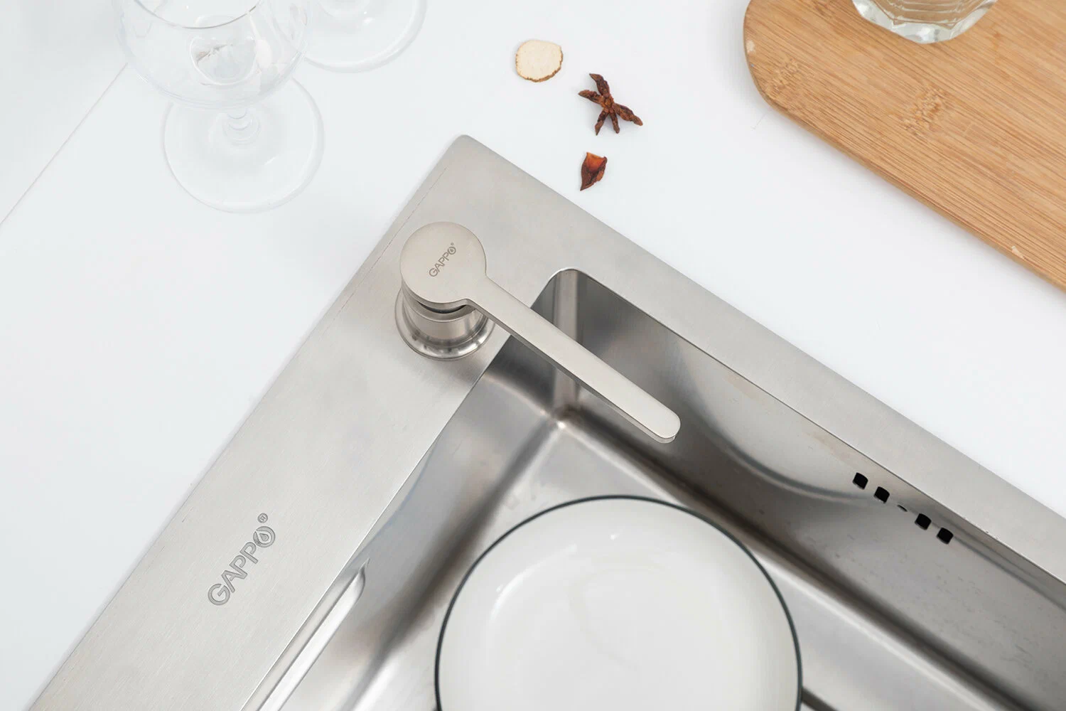 Дозатор жидкого мыла Gappo G406-5 сатин