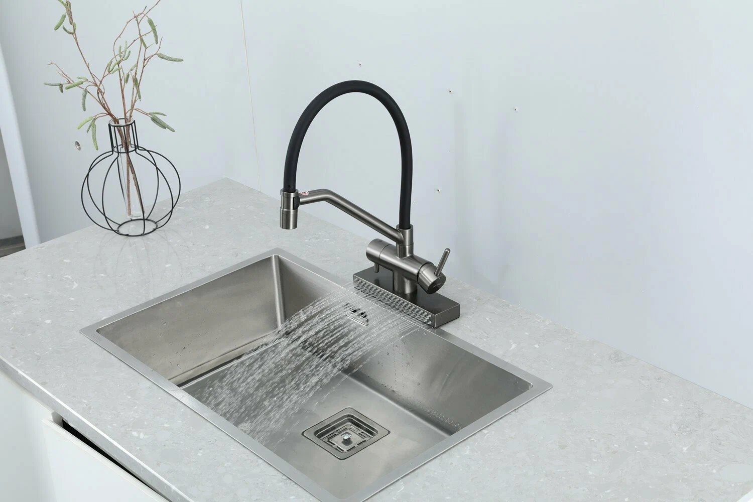 Смеситель для кухни с водопадом Gappo G4098-9 оружейная сталь