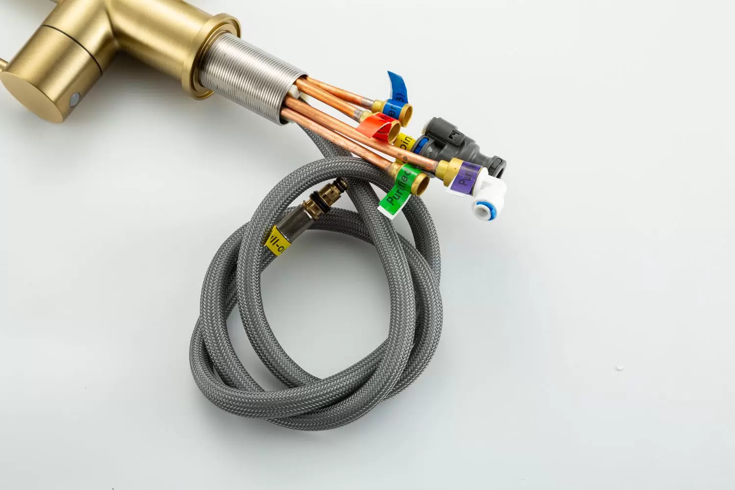 Вытяжной смеситель для кухни с фильтром Gappo G97 G4397-73 золотой сатин