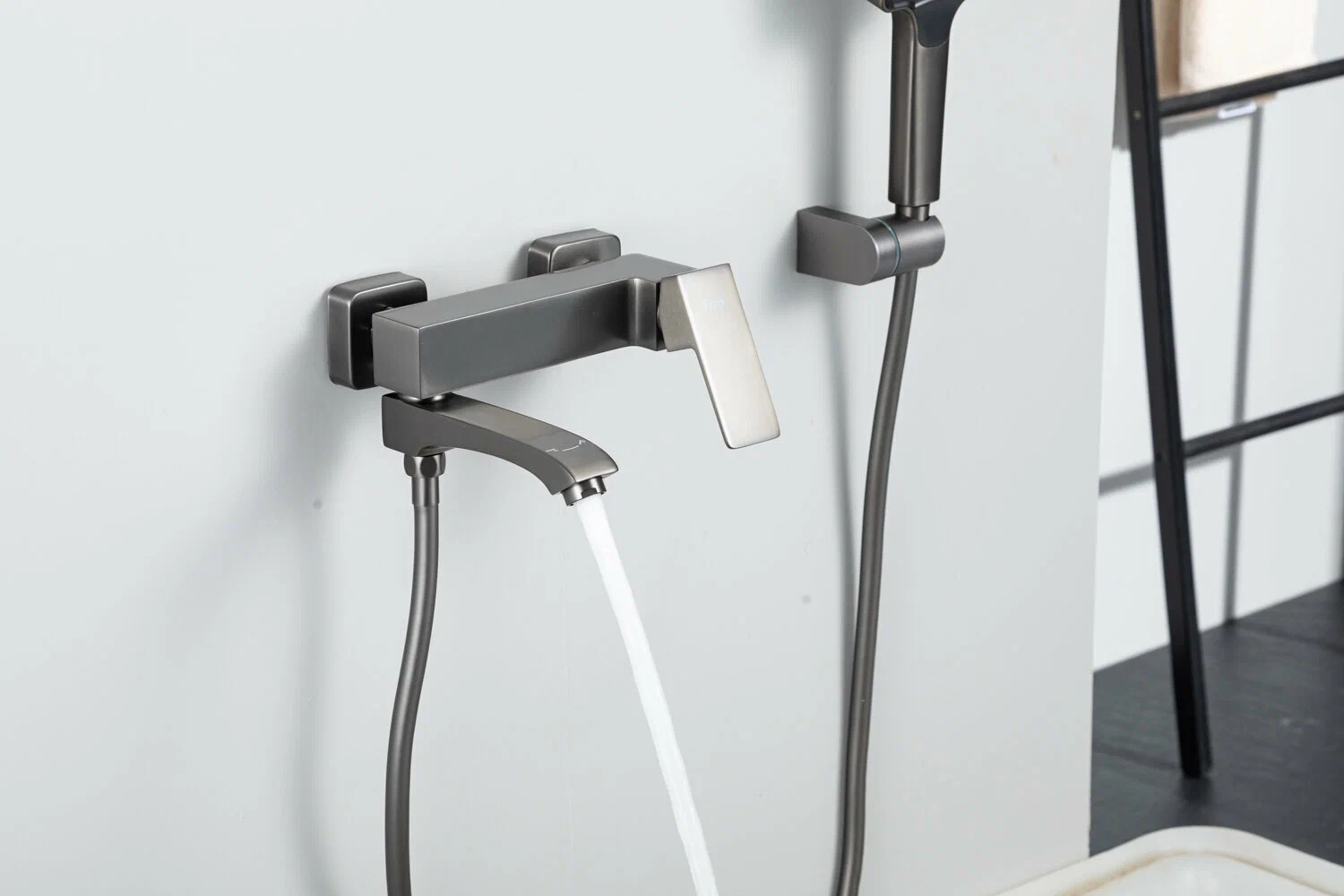 Смеситель для ванны Frap H76-9 F3276-9 оружейная сталь