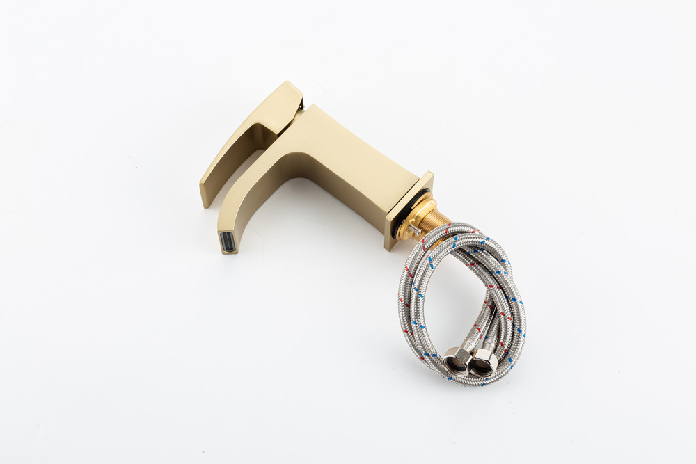 Смеситель для раковины Gappo G07-33 G1007-33 золотой сатин