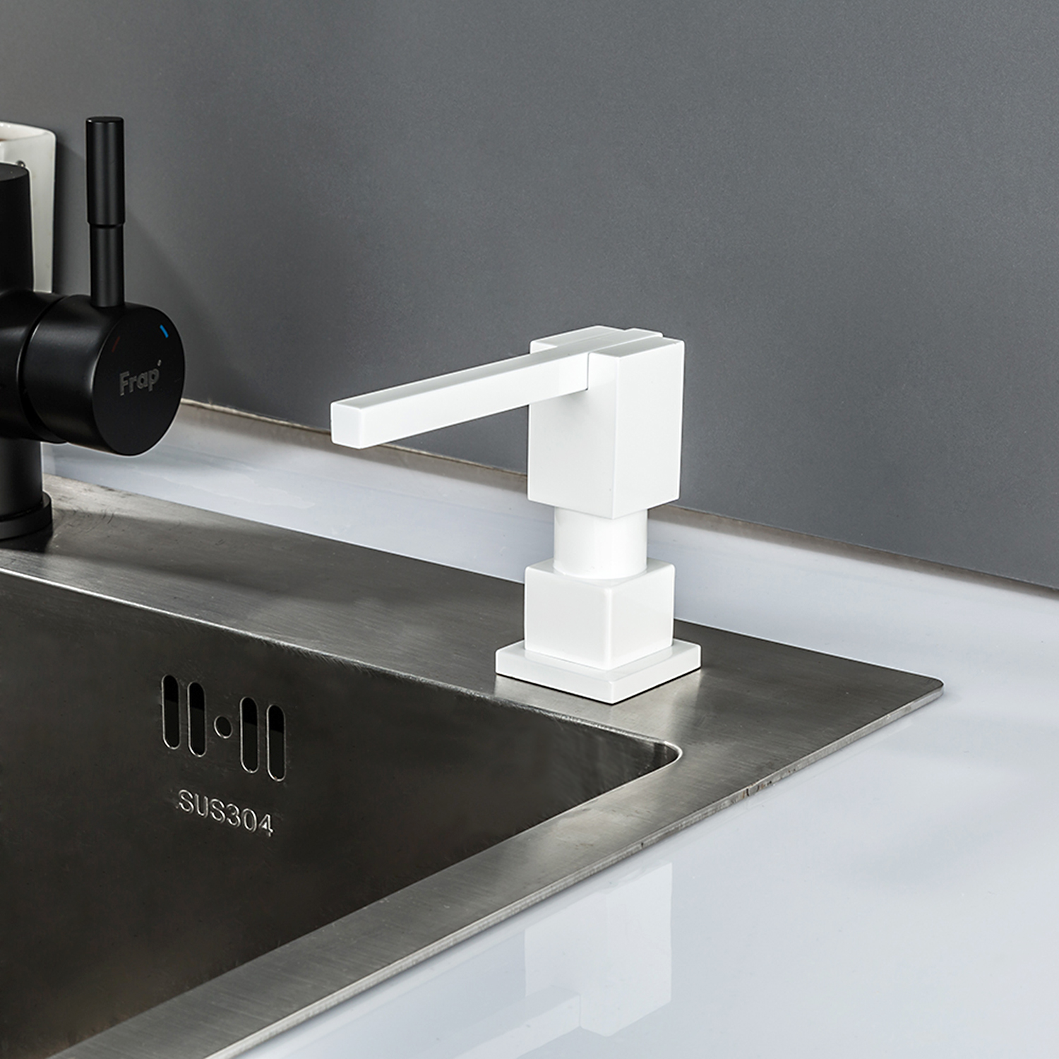 Белый встраиваемый дозатор для мойки Gappo G404-8