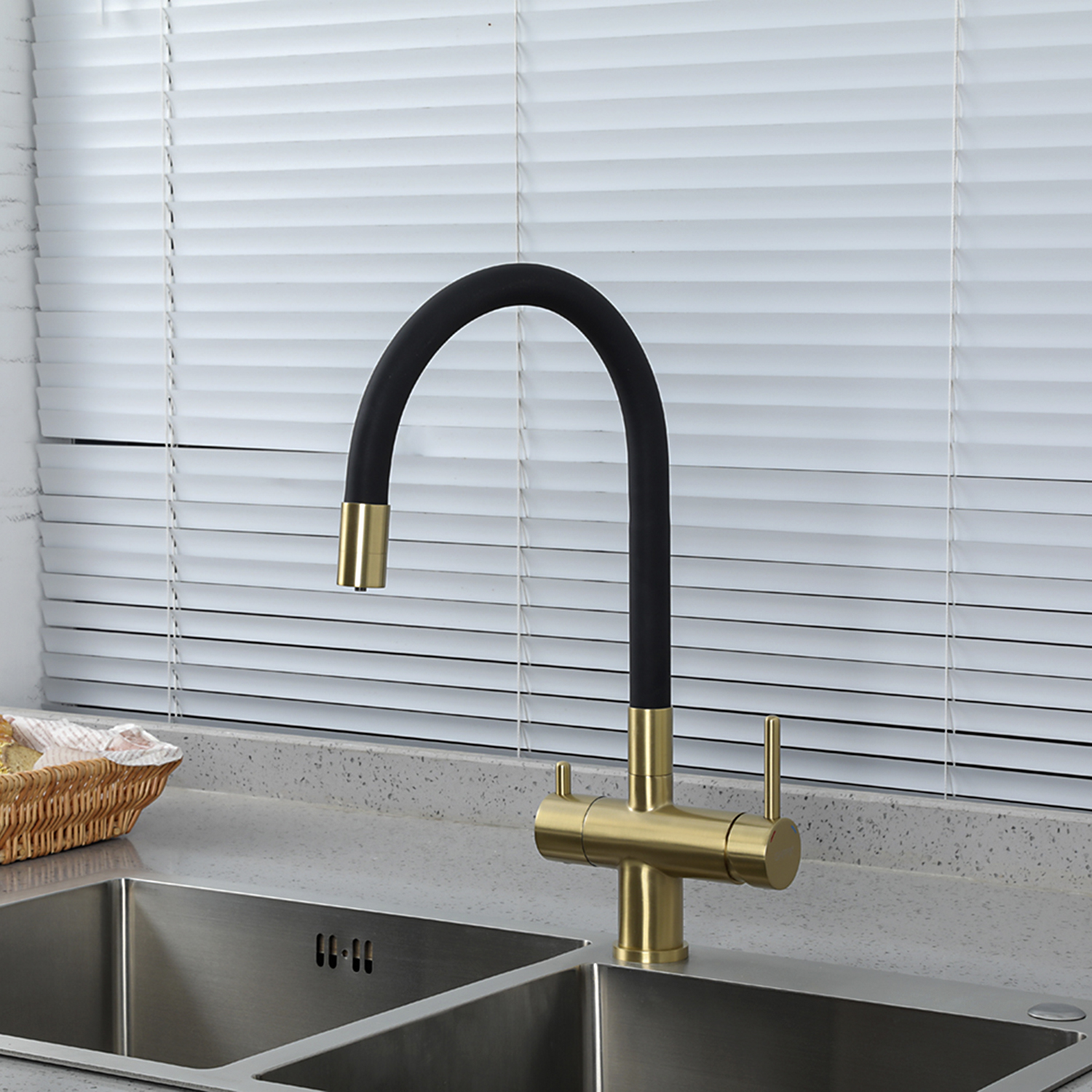 Смеситель для кухни с подключением фильтра Gappo G4398-33 золото-черный