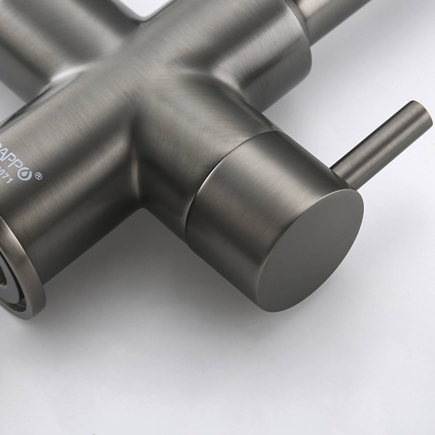 Смеситель для кухни с вытягивающимся изливом и фильтром Gappo G4398-69 оружейная сталь