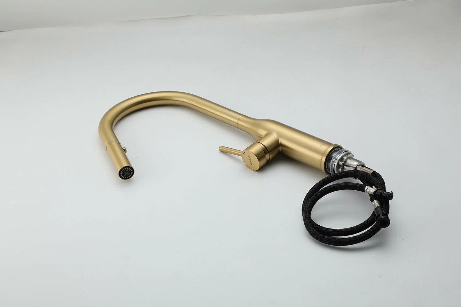 Вытяжной смеситель для кухни Gappo G4398-43 золотой сатин