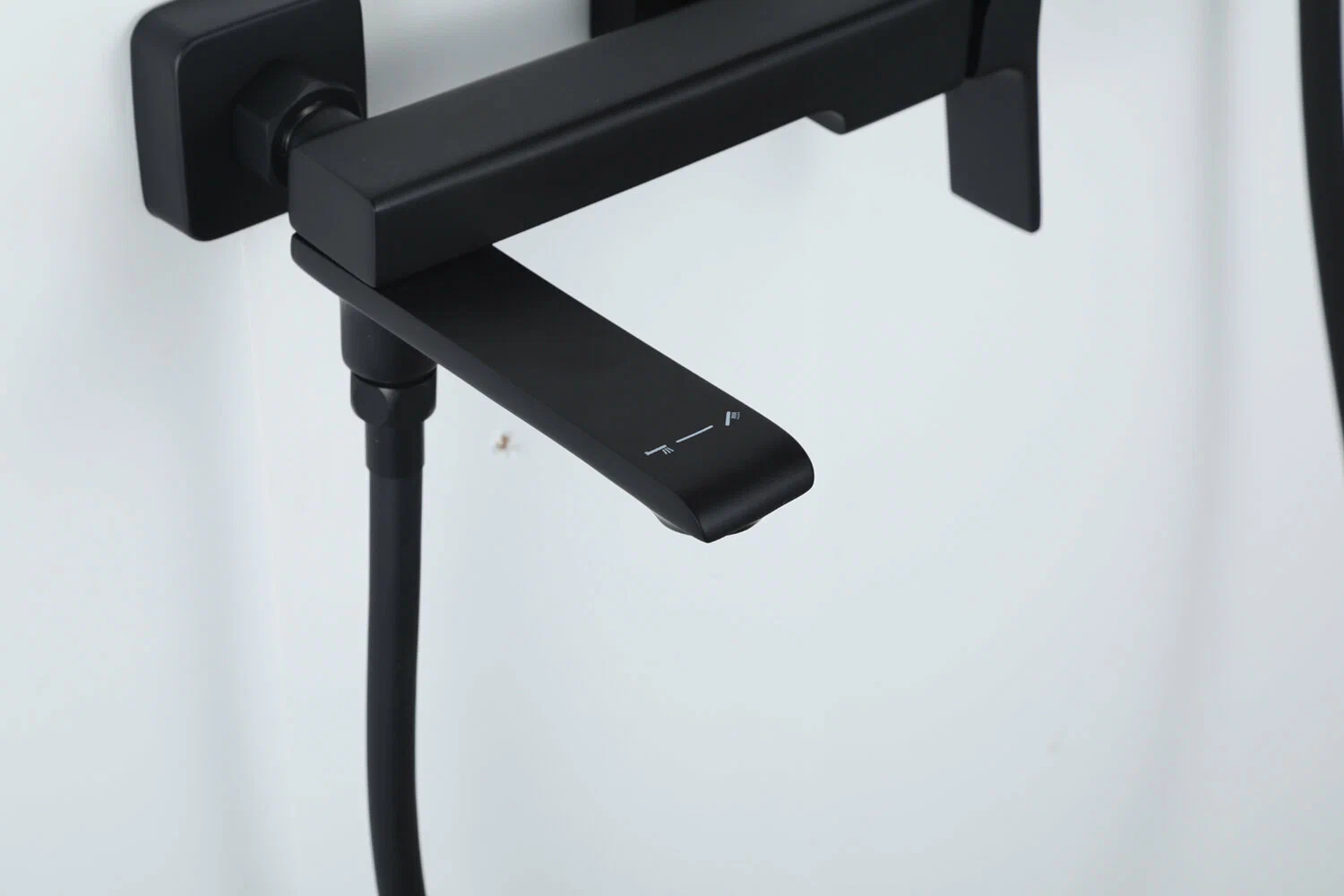 Смеситель для ванны Frap H84-6 F3284-6 черный