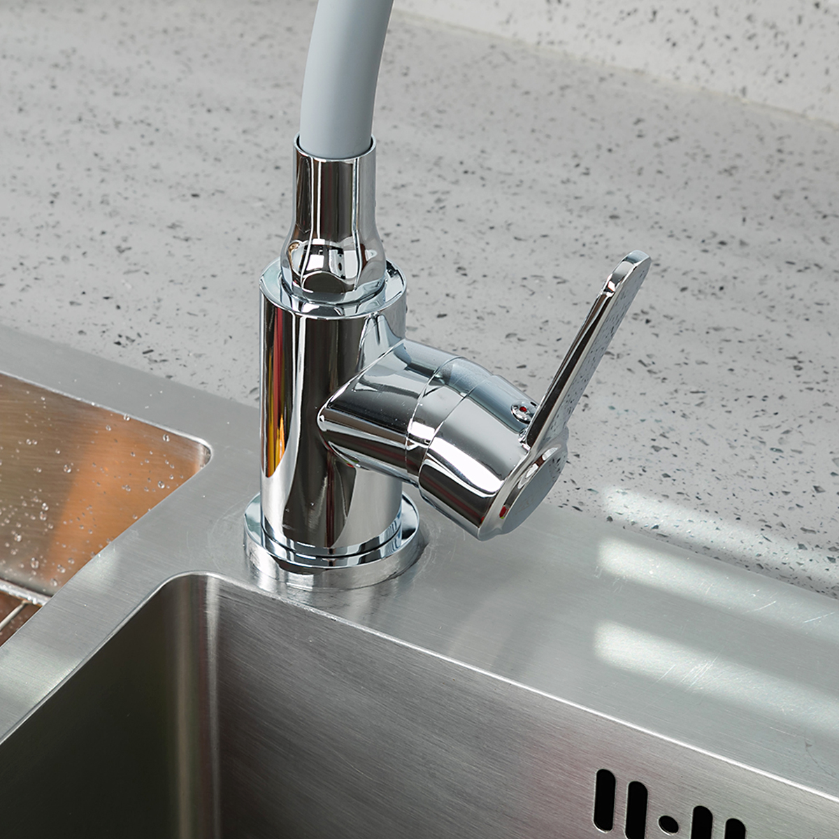 Смеситель для кухни с гибким изливом Frud R052 R42052-31 серый