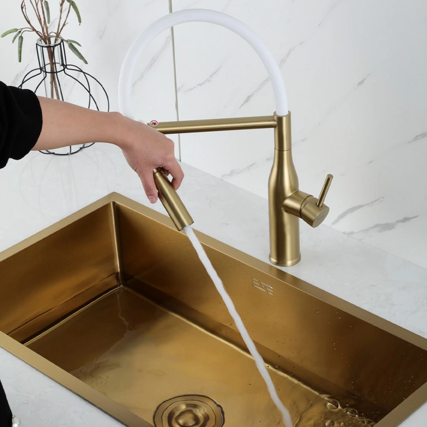 Смеситель для кухни Gappo G4098-23 золотой сатин