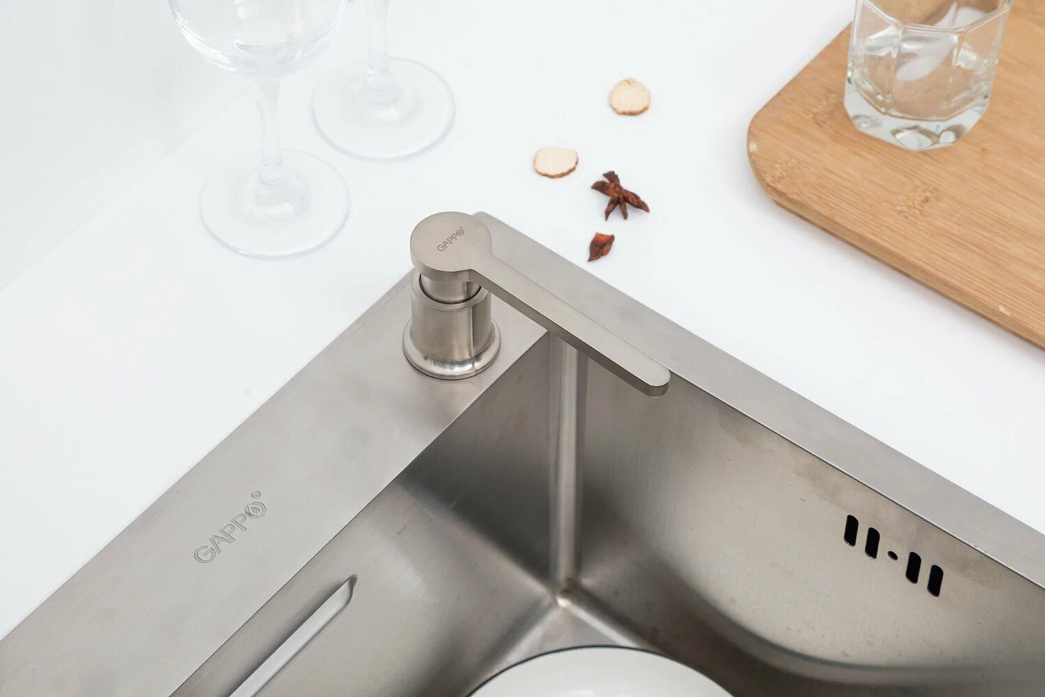 Дозатор жидкого мыла Gappo G406-5 сатин