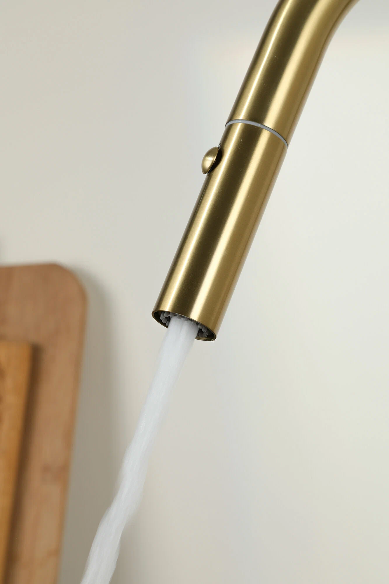 Вытяжной смеситель для кухни Gappo G4398-43 золотой сатин