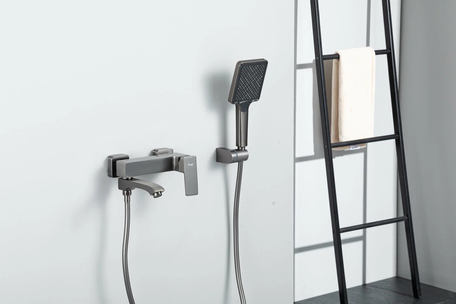 Смеситель для ванны Frap H76-9 F3276-9 оружейная сталь