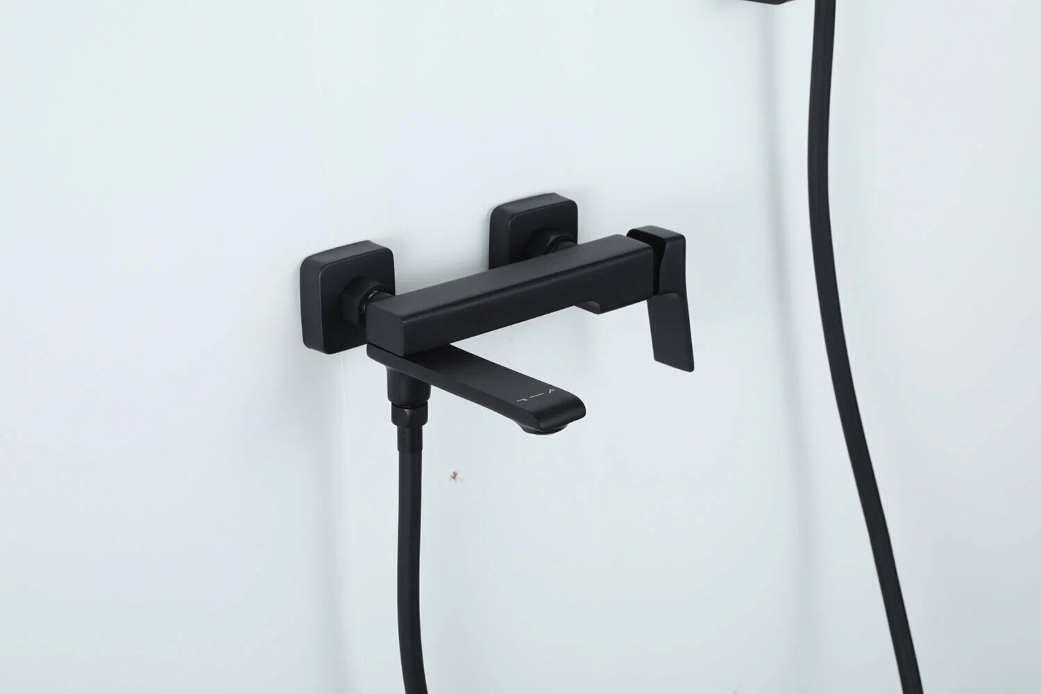 Смеситель для ванны Frap H84-6 F3284-6 черный