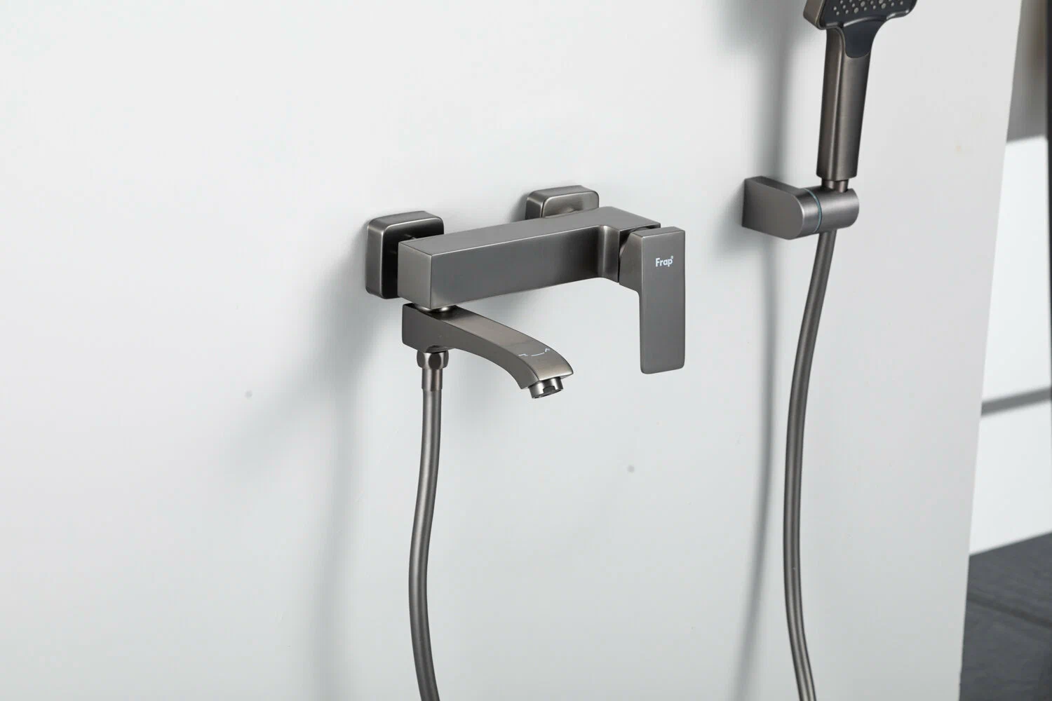 Смеситель для ванны Frap H76-9 F3276-9 оружейная сталь