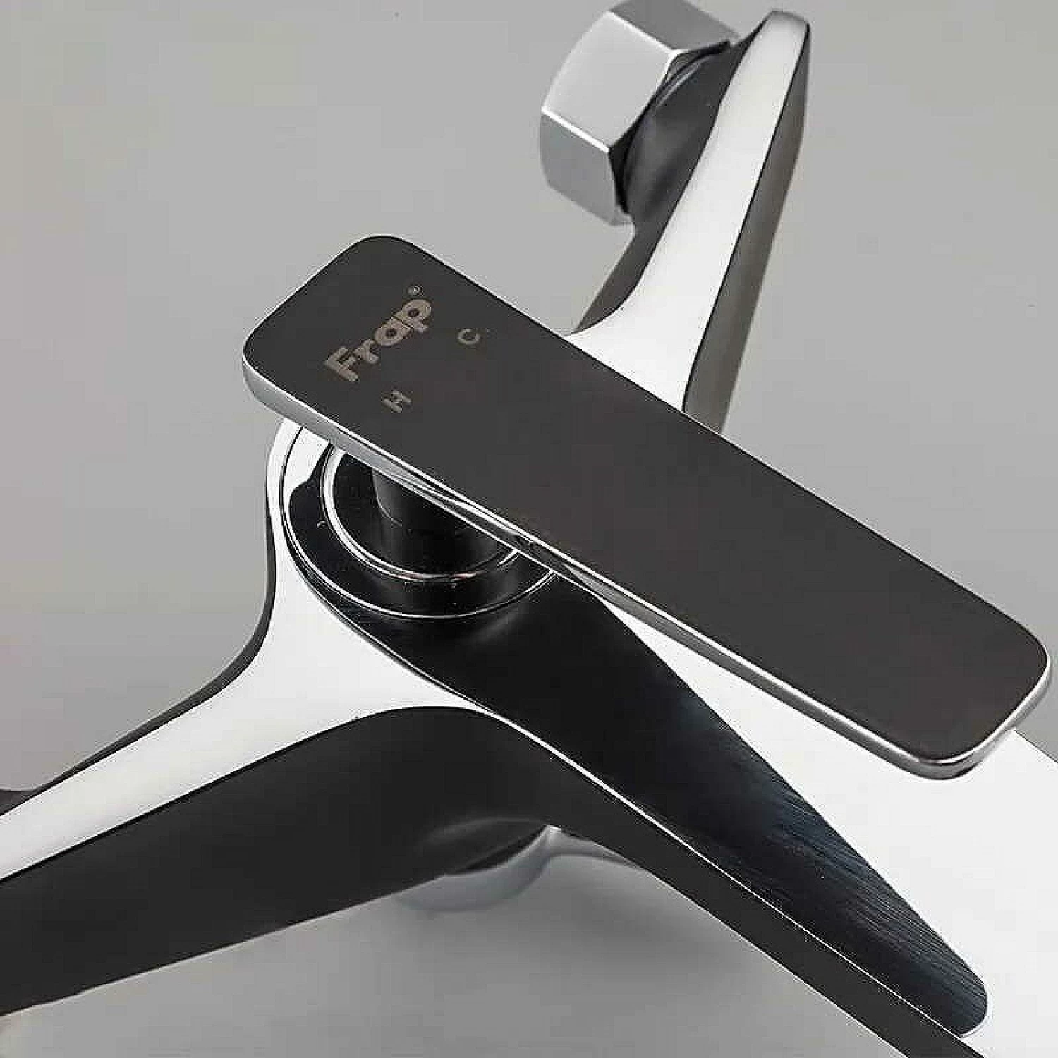 Смеситель для ванны Frap H57 F3257 черный-хром