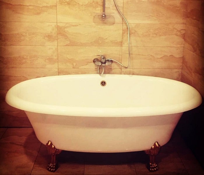 Ванна из литьевого мрамора Castone Неона 180*90 на ножках