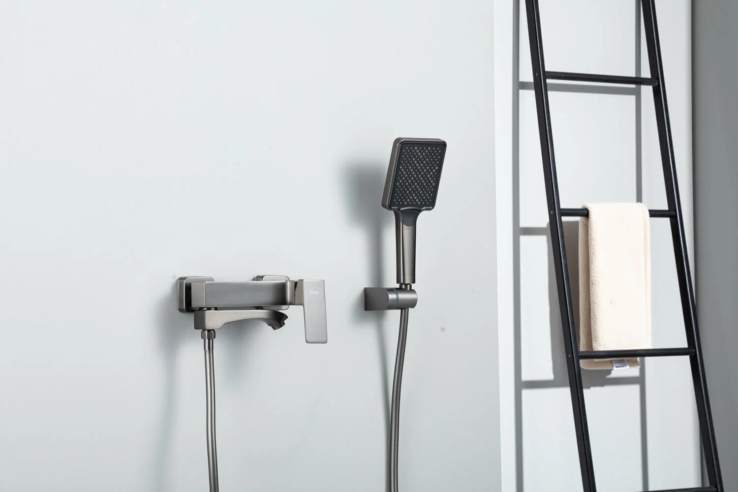 Смеситель для ванны Frap H76-9 F3276-9 оружейная сталь