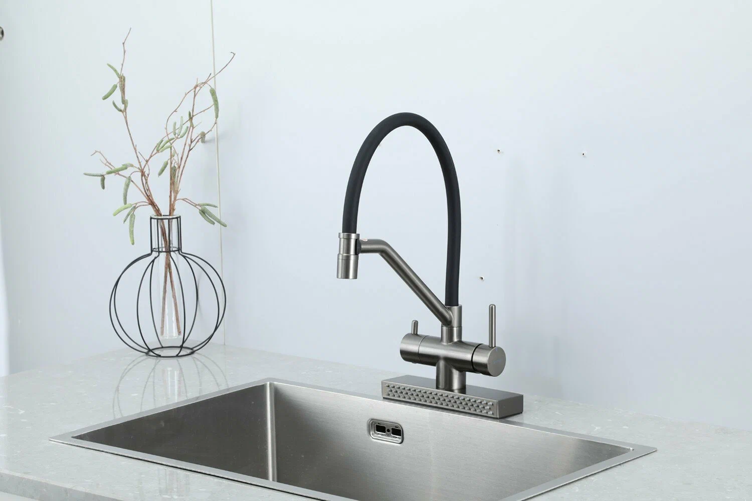 Смеситель для кухни с водопадом Gappo G4098-9 оружейная сталь