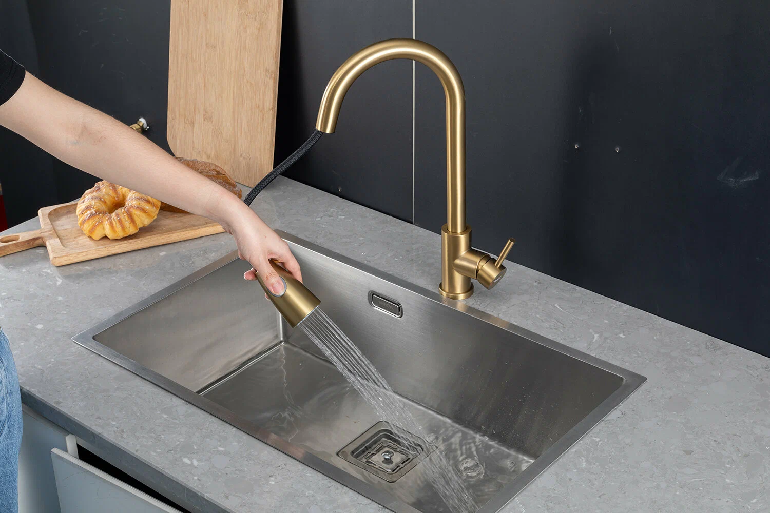 Вытяжной смеситель для кухни Frap H991 F60991-3 золотой сатин