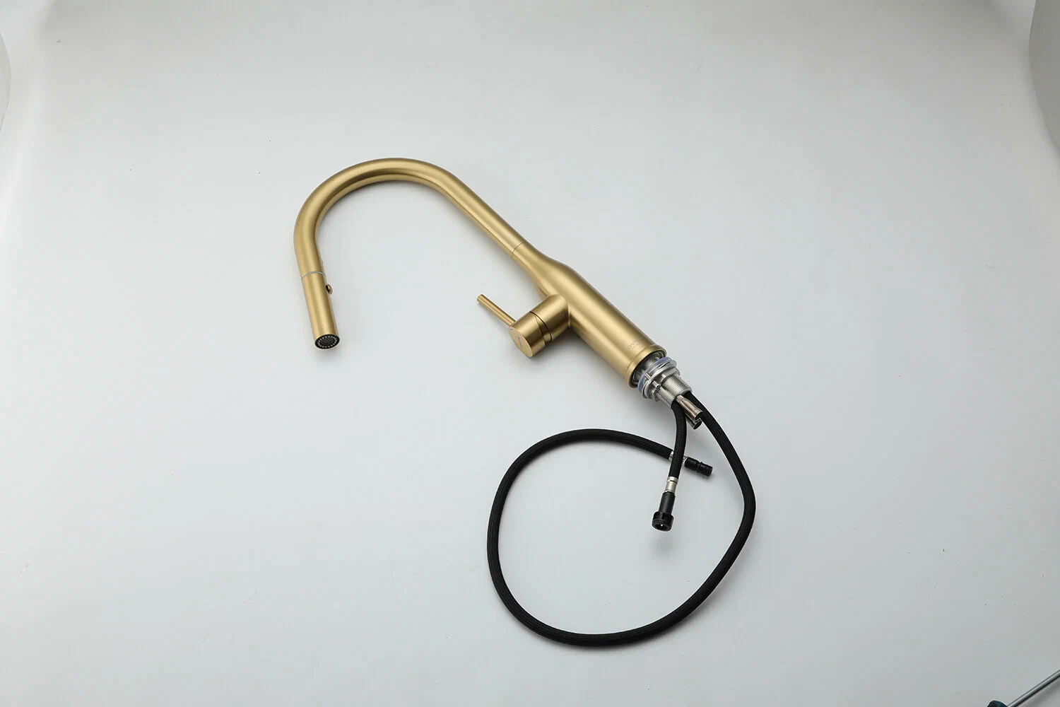 Вытяжной смеситель для кухни Gappo G4398-43 золотой сатин