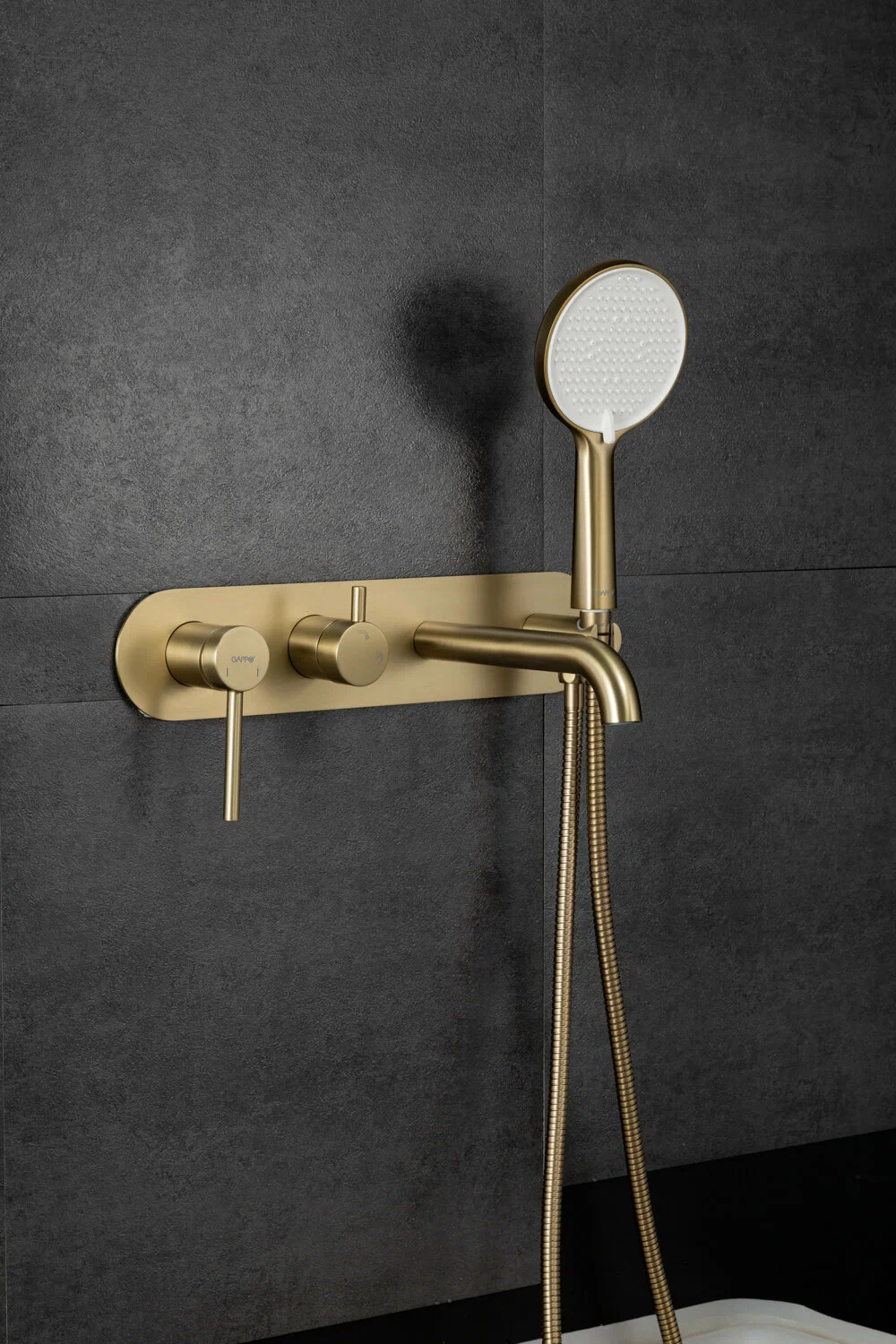 Смеситель для ванны встраиваемый Gappo G06-3 G3306-3 золотой сатин