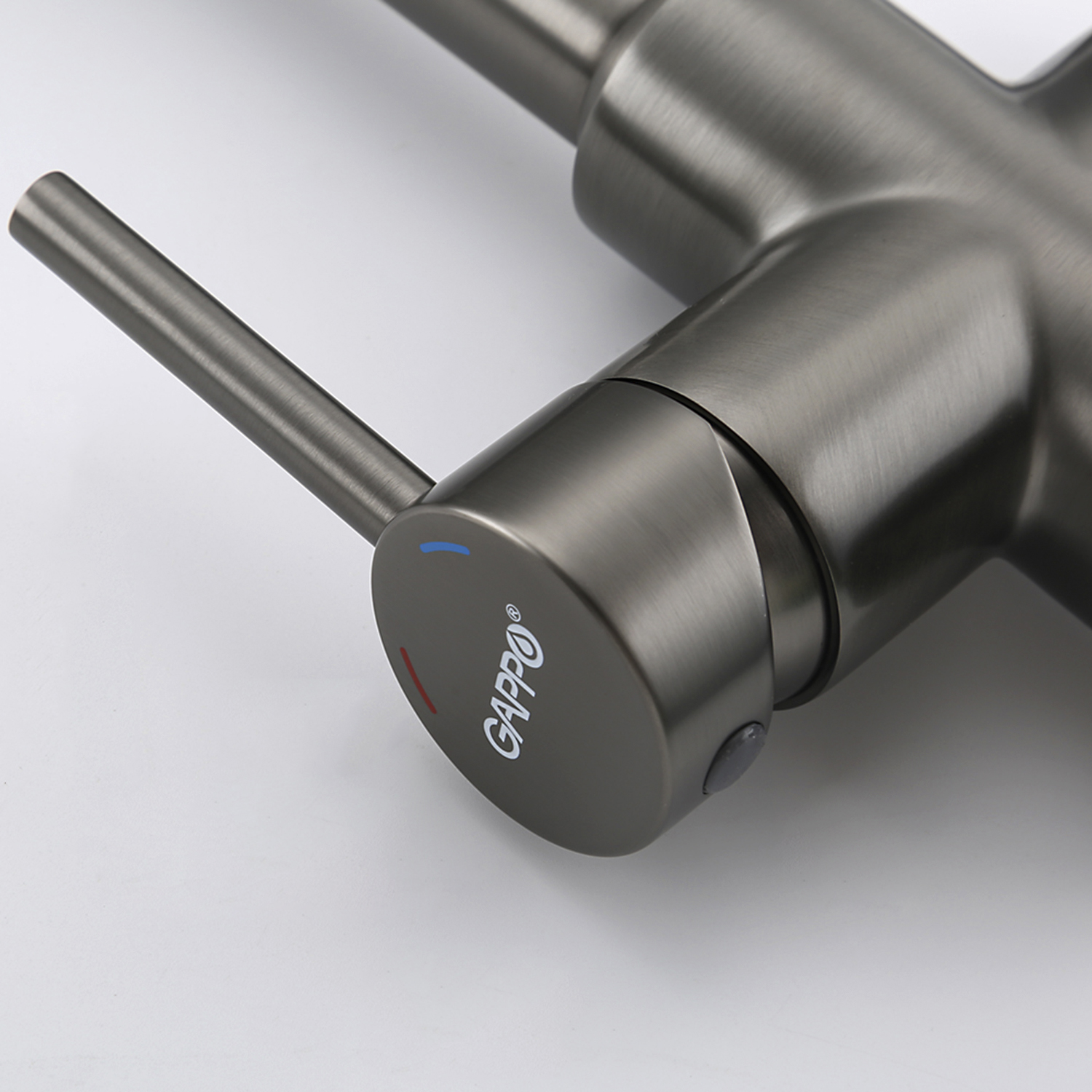 Смеситель для кухни с вытягивающимся изливом и фильтром Gappo G4398-69 оружейная сталь