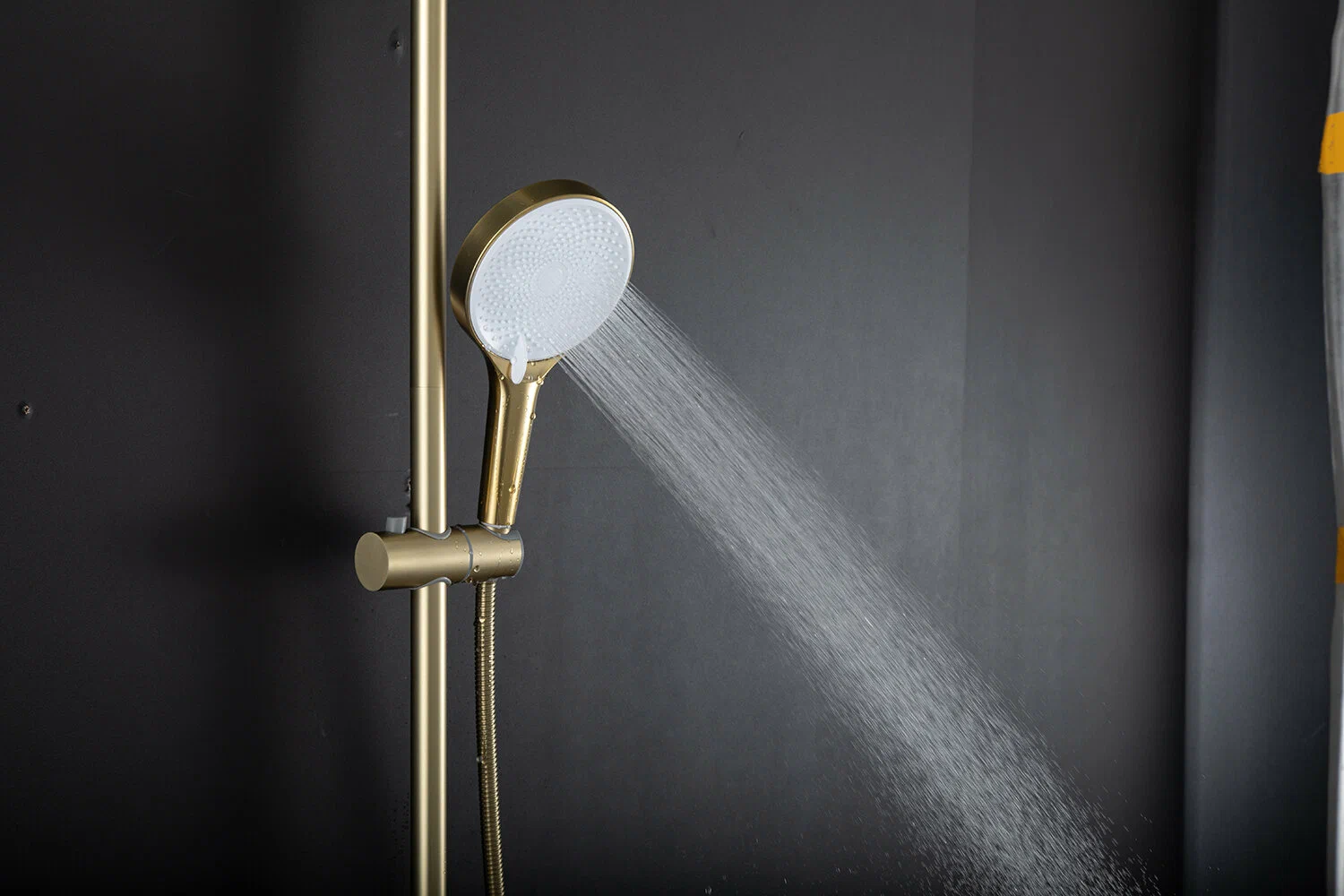 Душевая система Gappo G99-33 G2499-33 золотой сатин