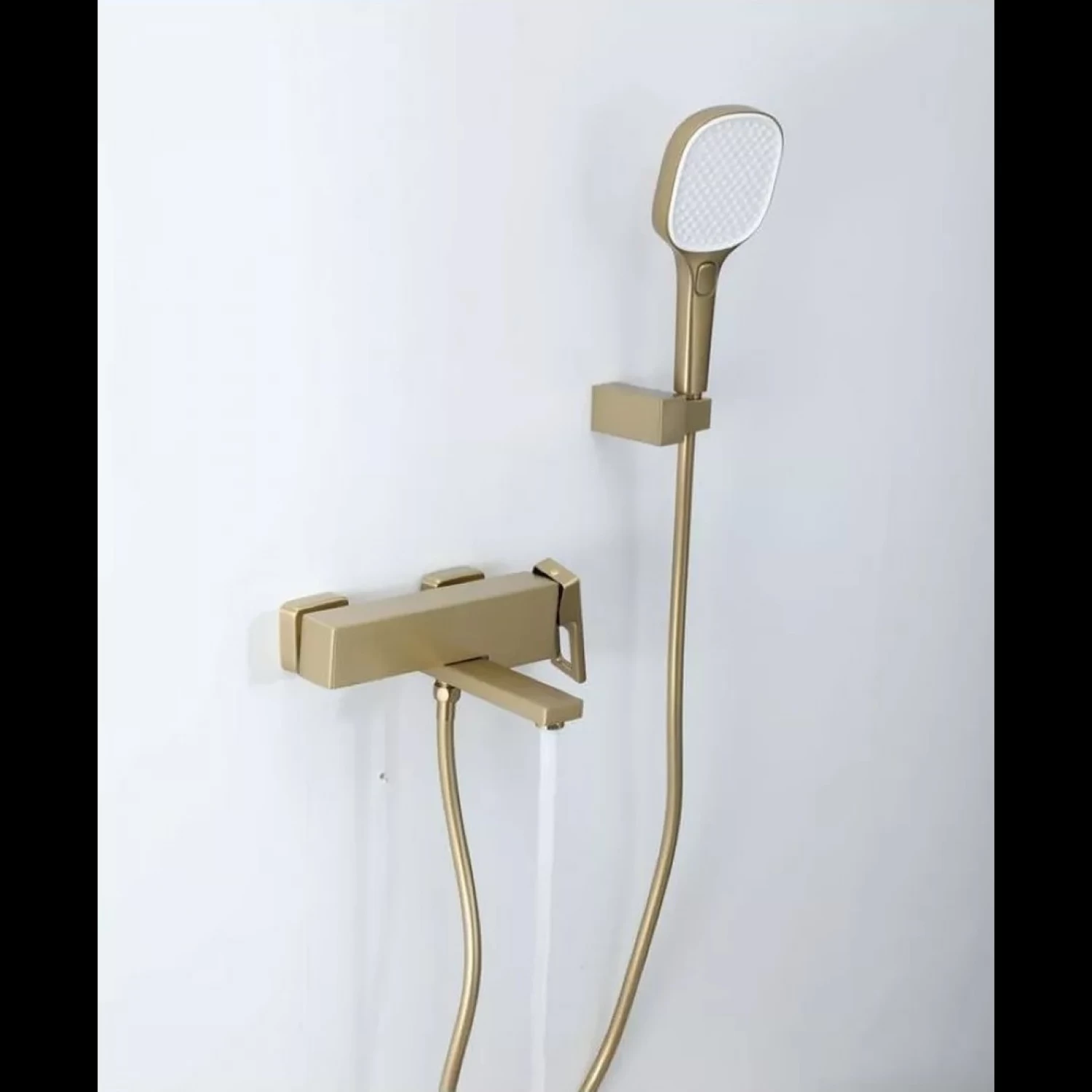 Смеситель для ванны Gappo G17-3 G3217-3 золотой сатин